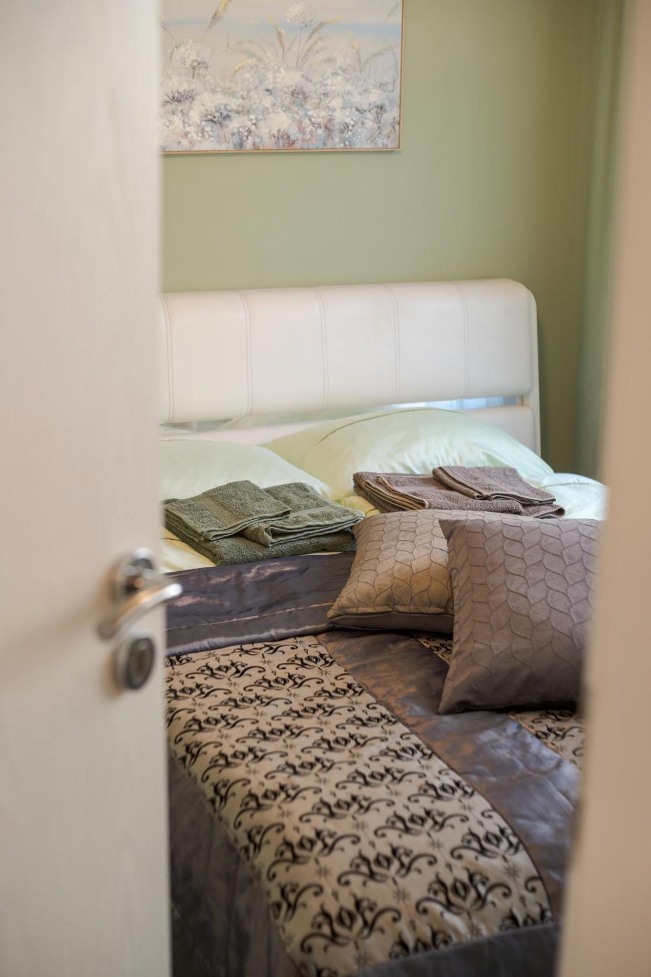 Bright Inn - Holiday & Business Apartment Sofia Buitenkant foto